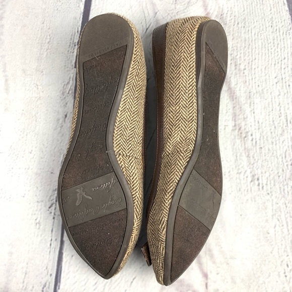 FREE W/$25^ Purchase ♦️AE Pointy Herringbone Flats - Picture 6 of 7